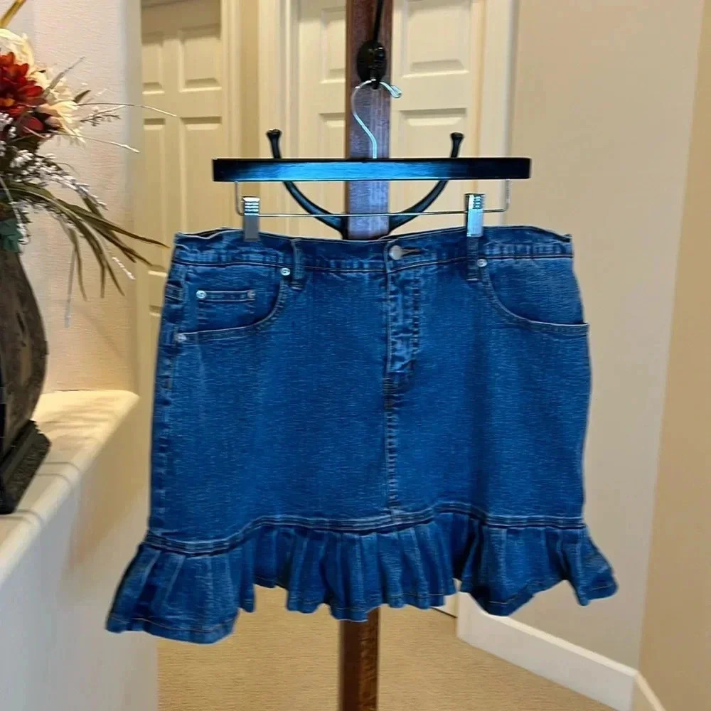 Venenzia Denim Ruffled hem Skirt Size 16‎